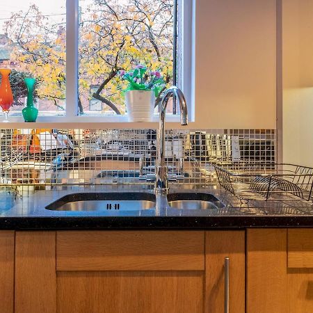Pass The Keys Colourful, Quirky Artist-Owned 3 Bed Next To Cafes Villa Belfast Exterior photo